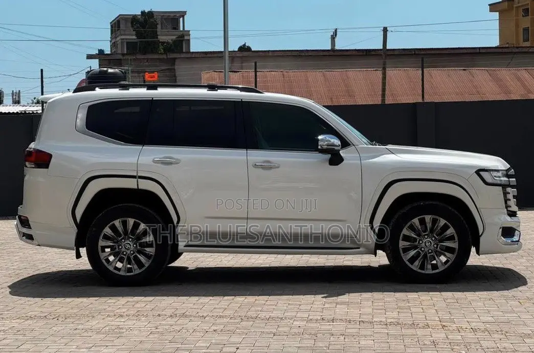 Toyota Land Cruiser 2024 White