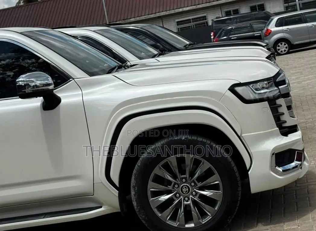 Toyota Land Cruiser 2024 White