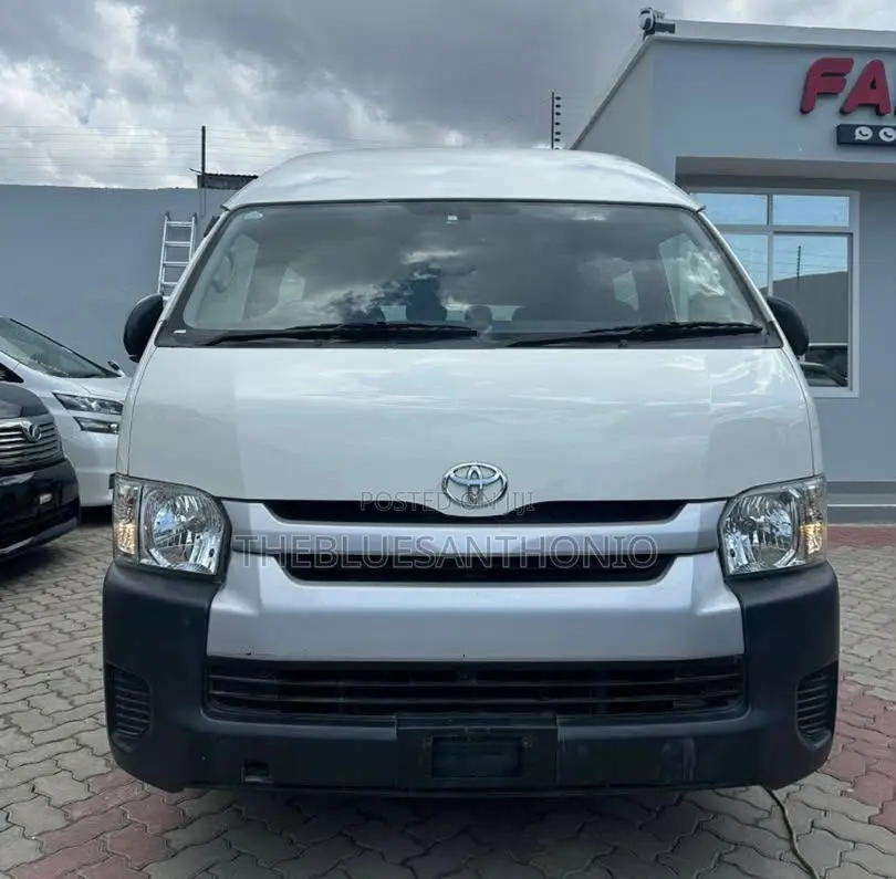 Toyota HiAce 2015 White
