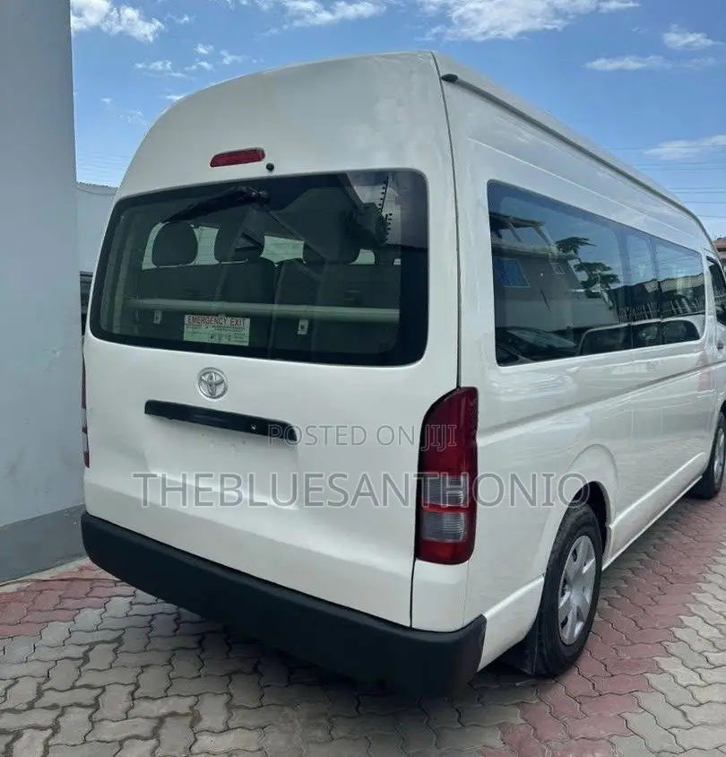 Toyota HiAce 2015 White
