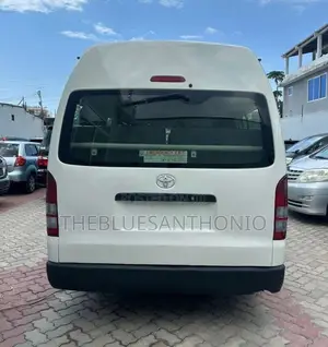Toyota HiAce 2015 White