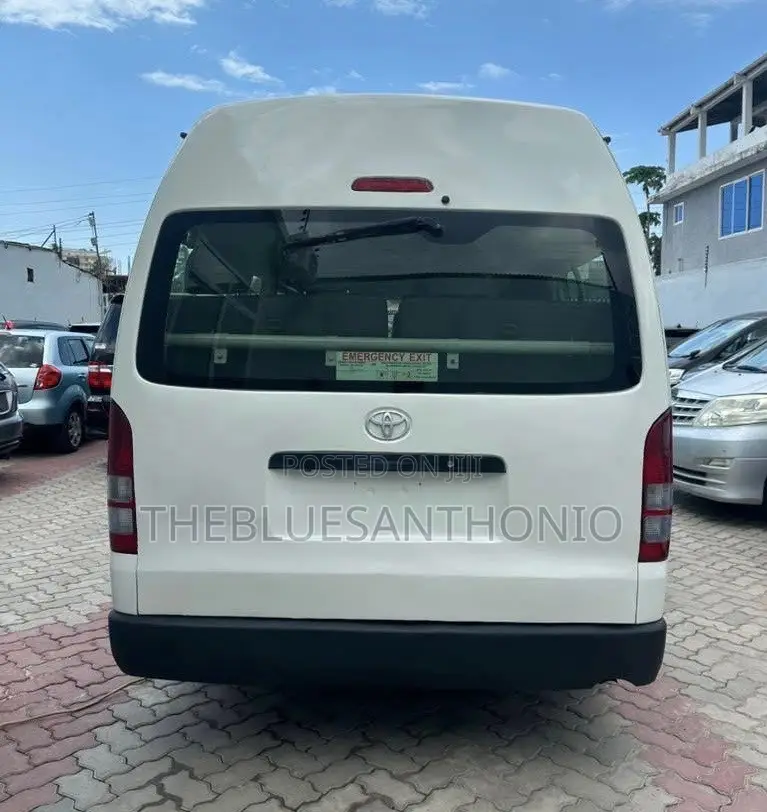 Toyota HiAce 2015 White