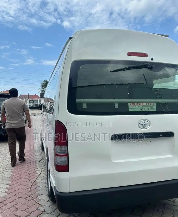 Toyota HiAce 2015 White