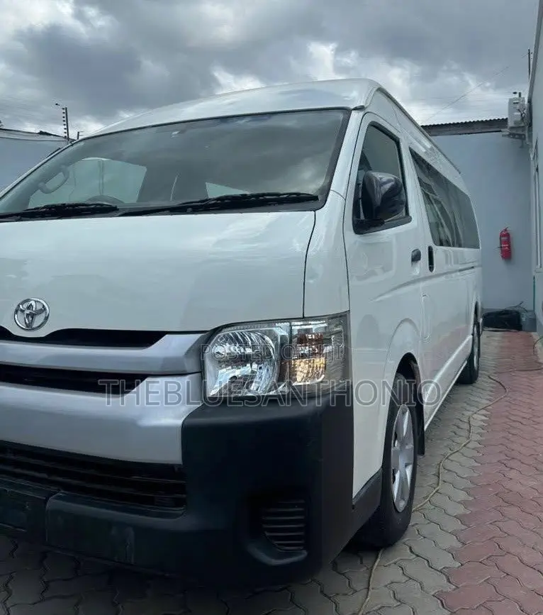 Toyota HiAce 2015 White