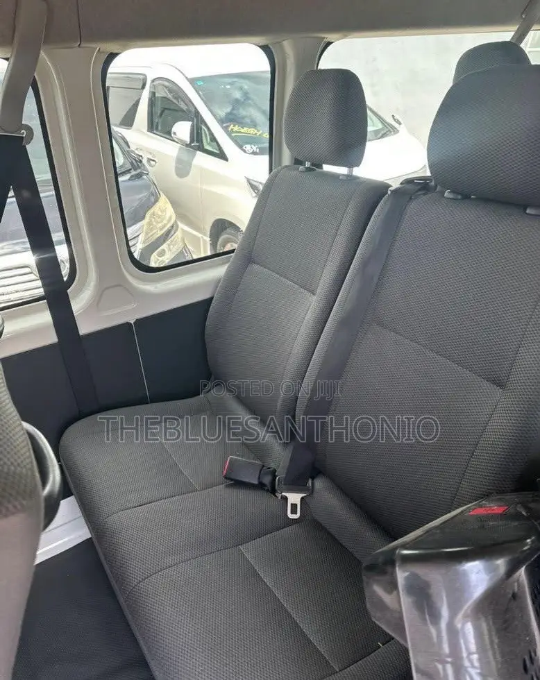 Toyota HiAce 2015 White