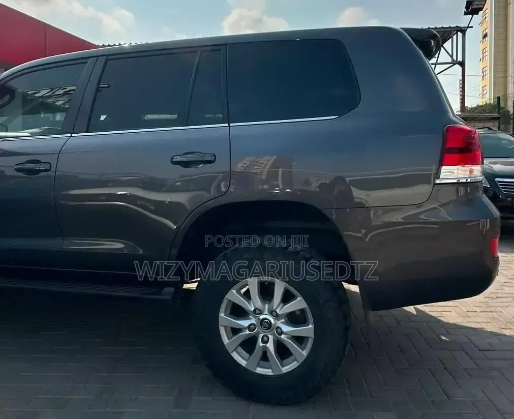 Toyota Land Cruiser 4.5 V8 VXR 2019 Gray