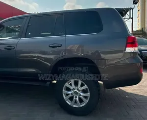 Toyota Land Cruiser 4.5 V8 VXR 2019 Gray
