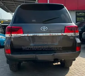 Toyota Land Cruiser 4.5 V8 VXR 2019 Gray