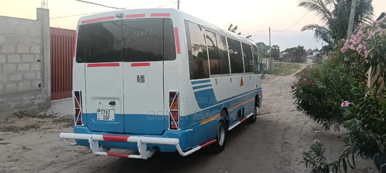 Nissan Civilian 2003 White
