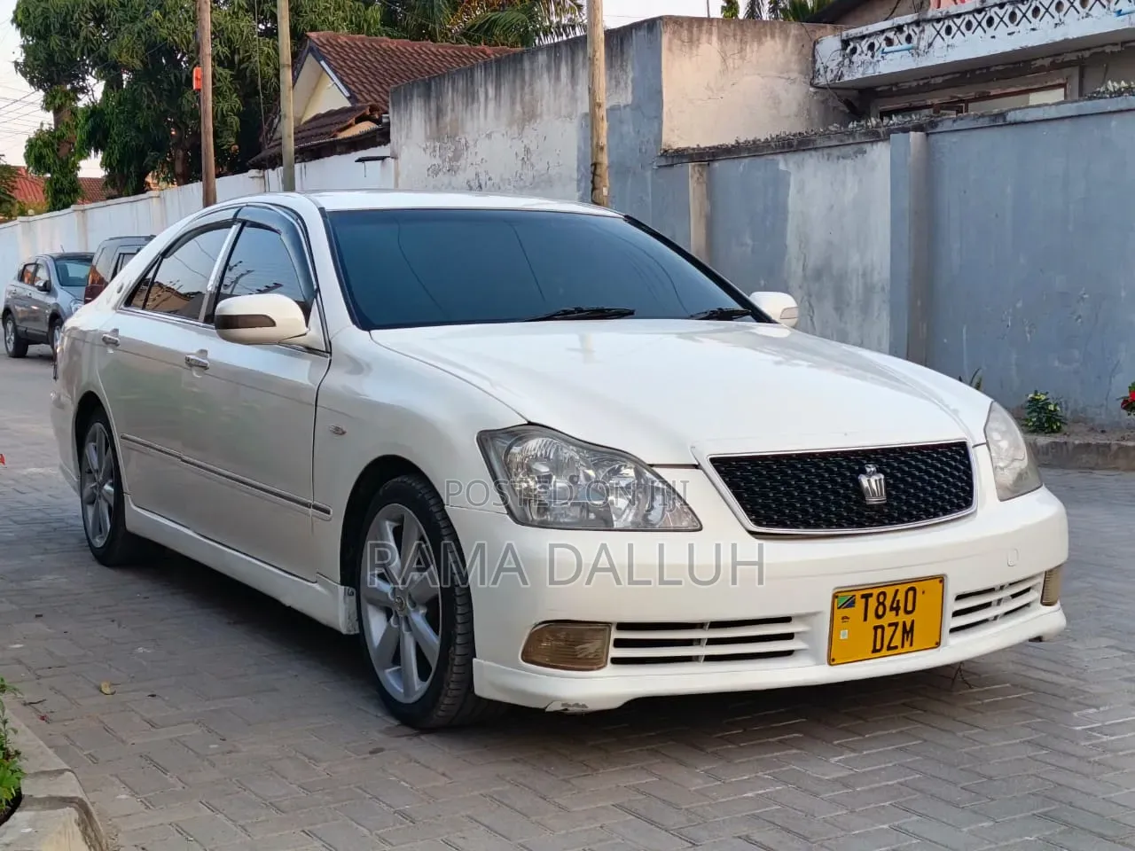 Toyota Crown 2004 White