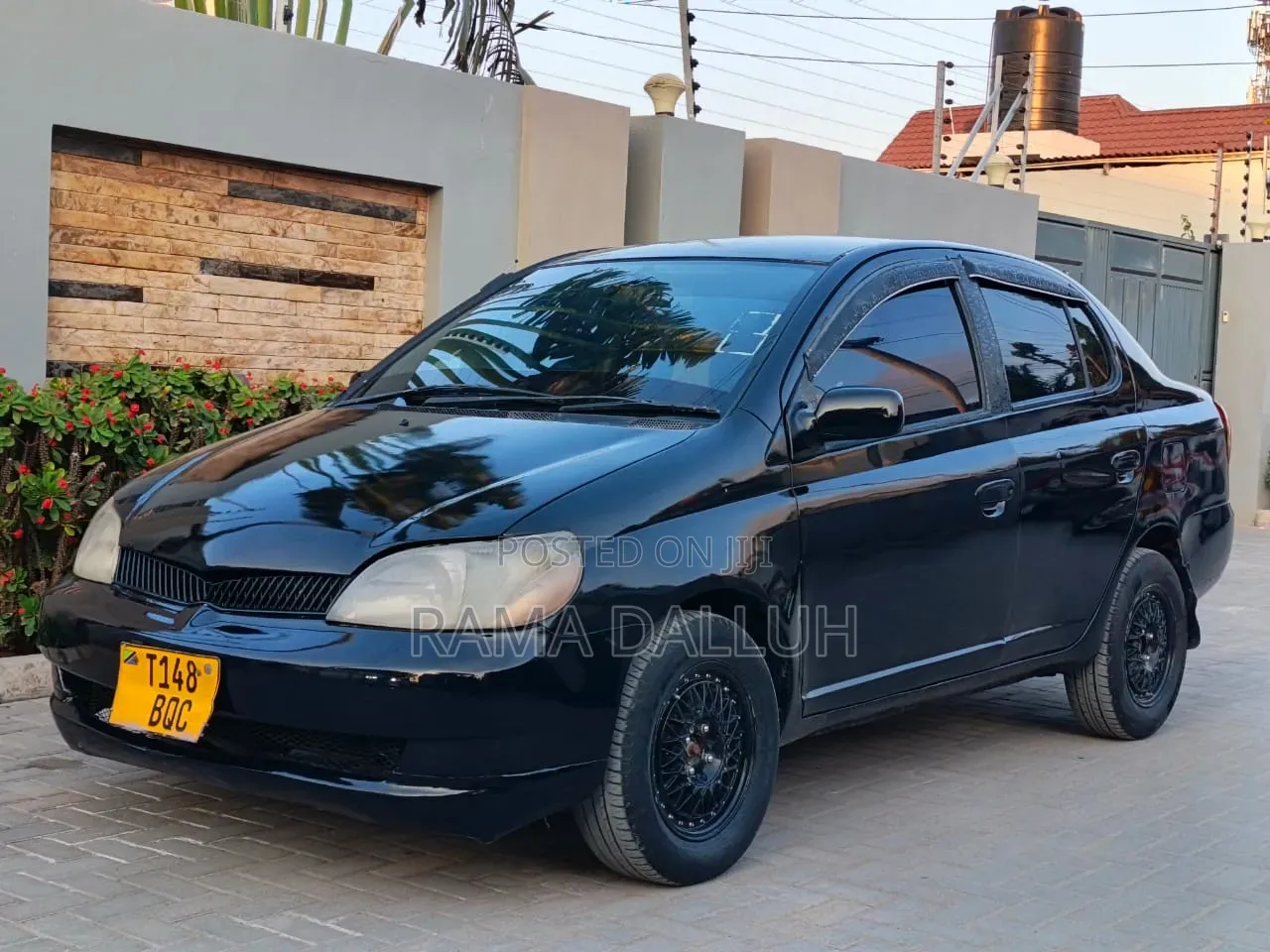 Toyota Platz 2000 Black