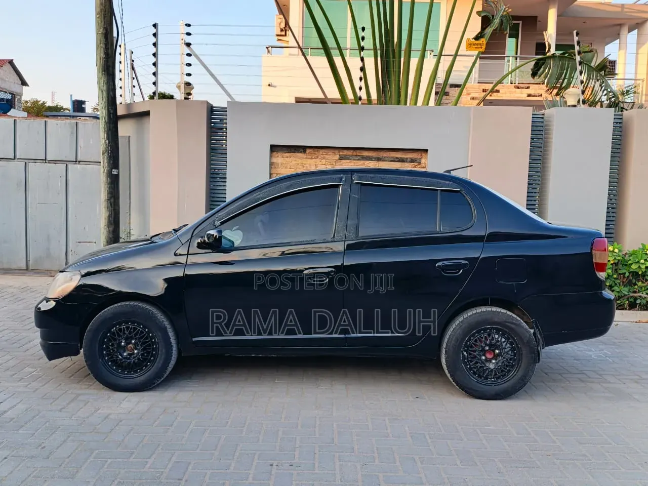 Toyota Platz 2000 Black