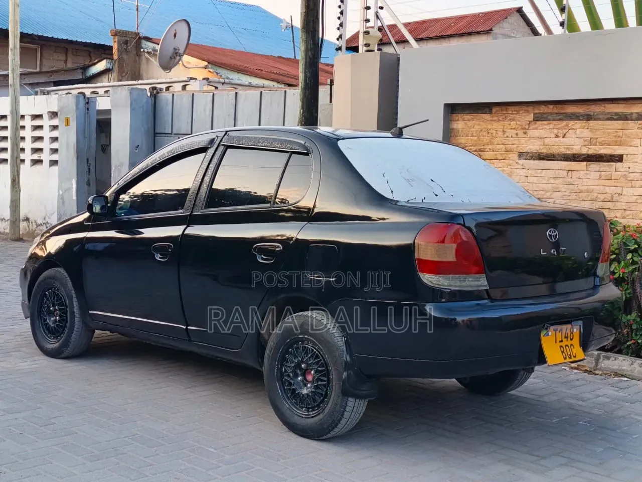 Toyota Platz 2000 Black