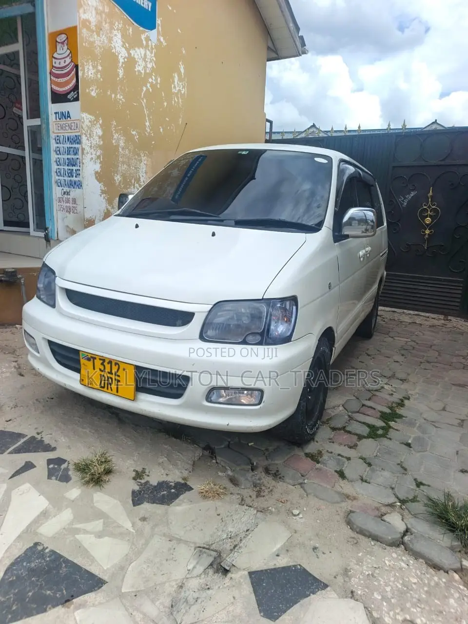 Toyota TownAce Noah 1998 White