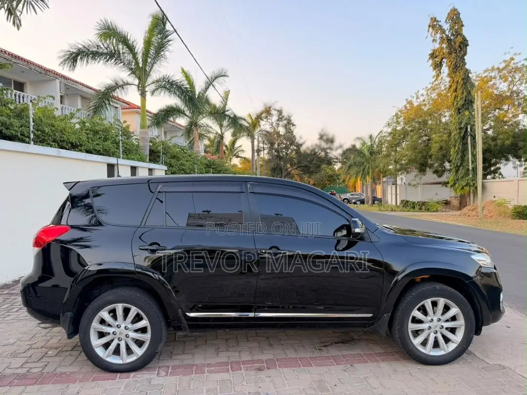 Toyota Vanguard 2012 Black