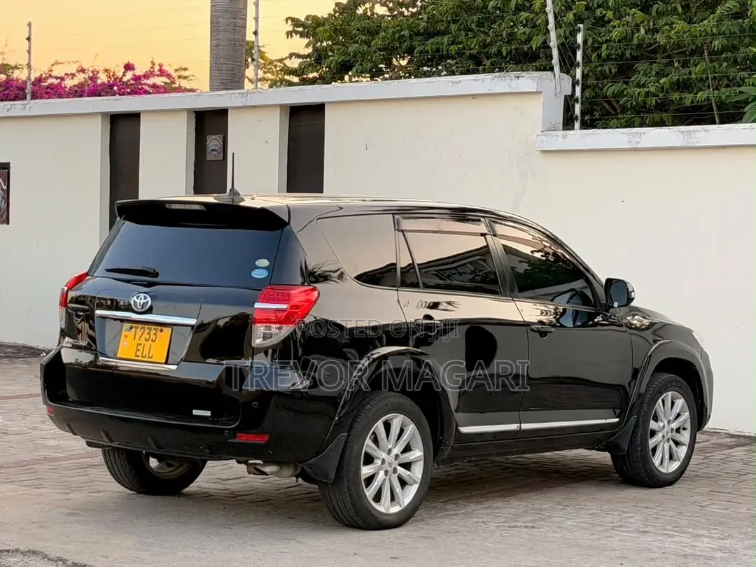 Toyota Vanguard 2012 Black