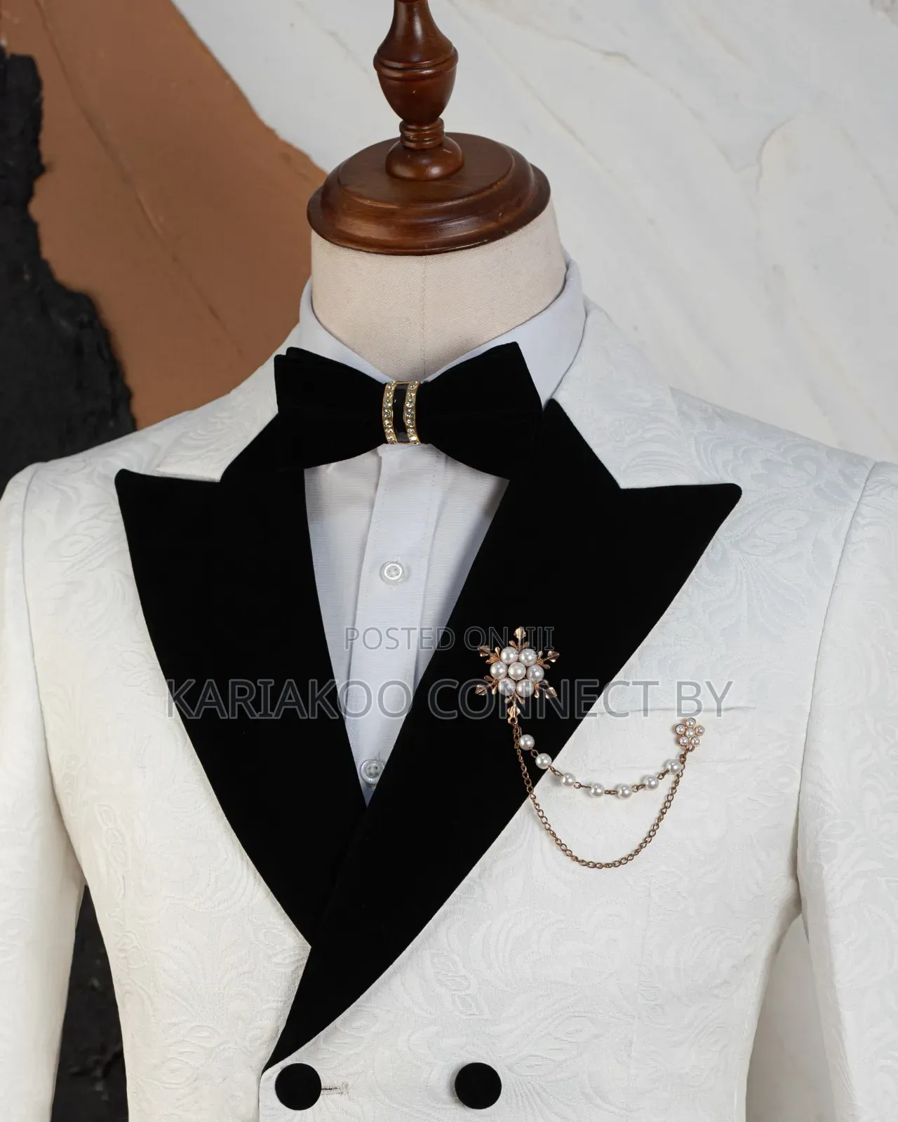 Executive White Jacquard Double-Breasted Groom Suit