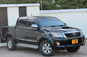 Toyota Hilux 2013 Black