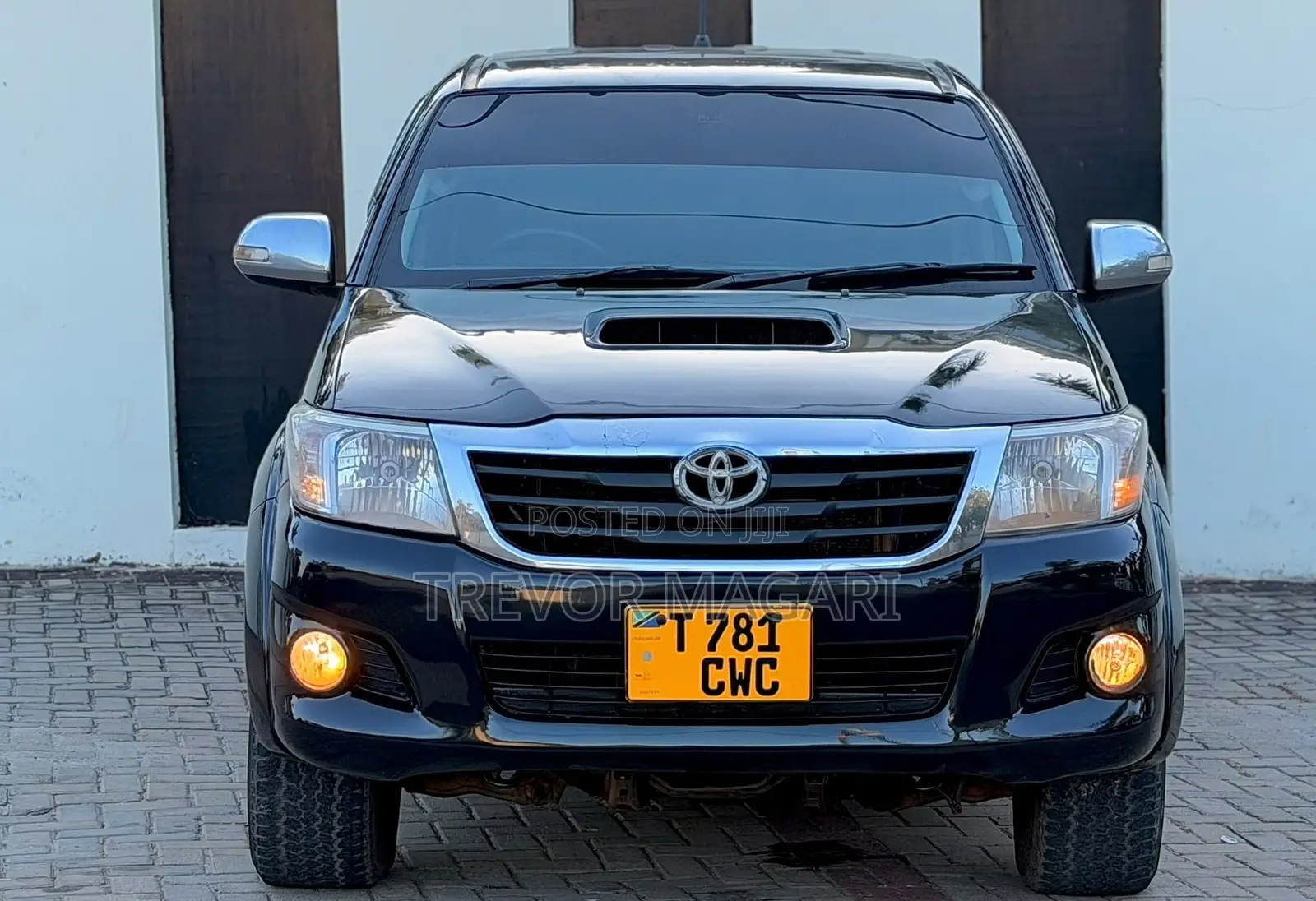 Toyota Hilux 2013 Black