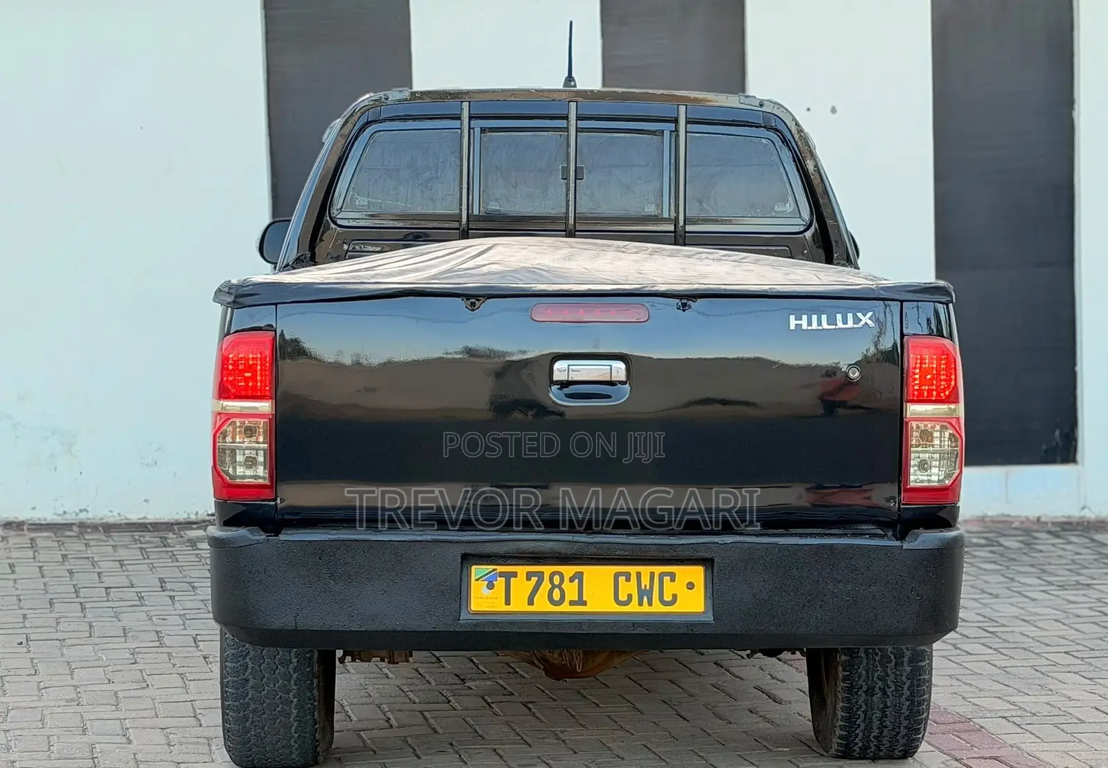 Toyota Hilux 2013 Black