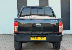 Toyota Hilux 2013 Black