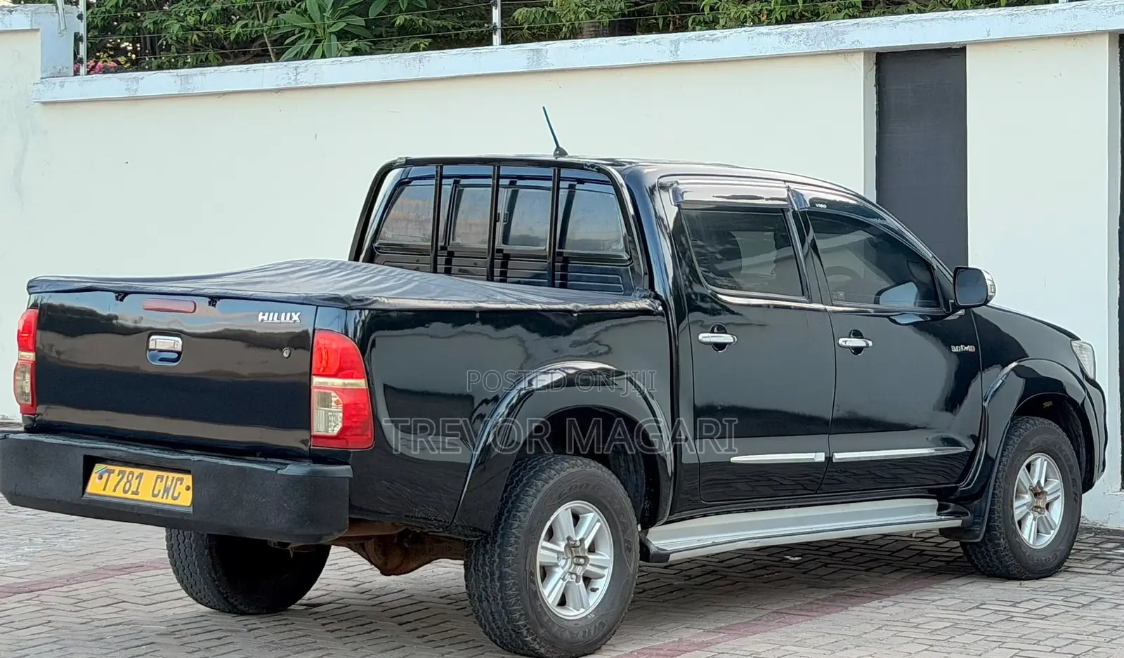 Toyota Hilux 2013 Black