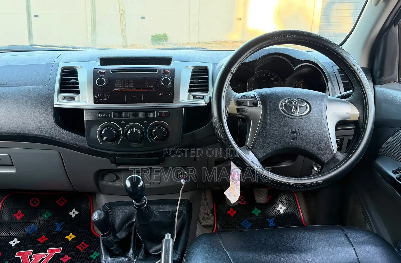 Toyota Hilux 2013 Black