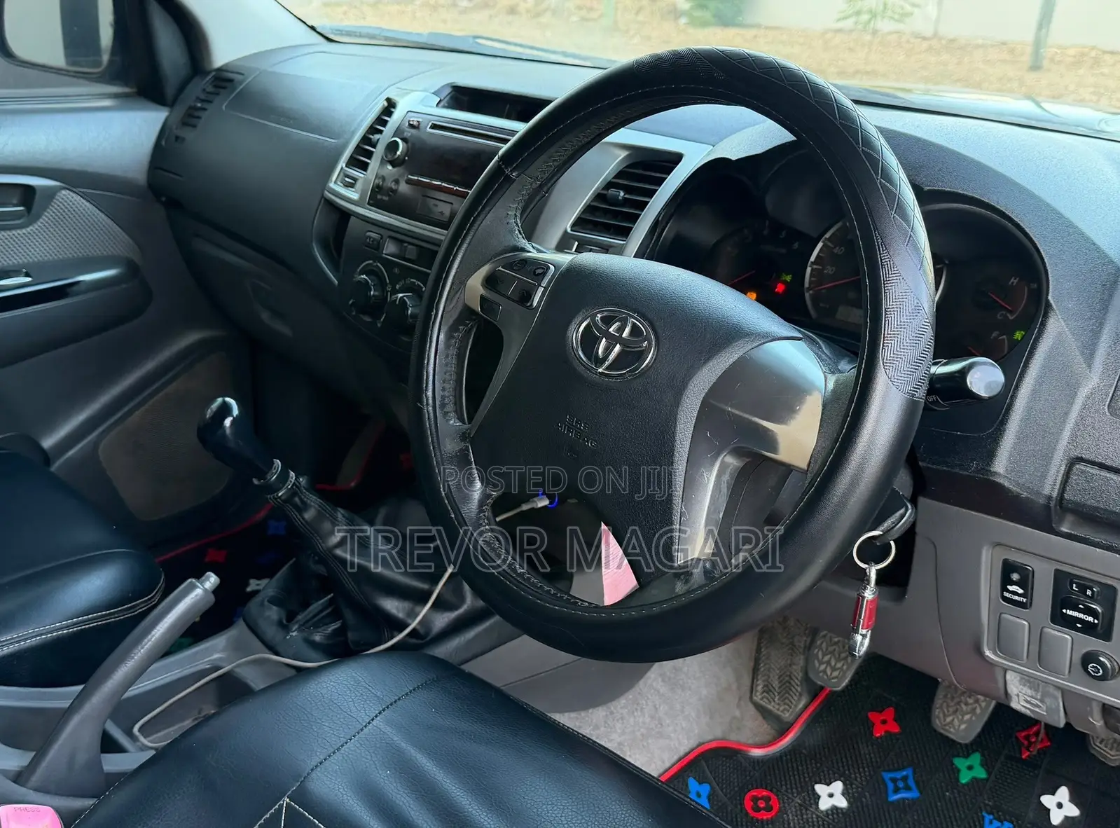 Toyota Hilux 2013 Black