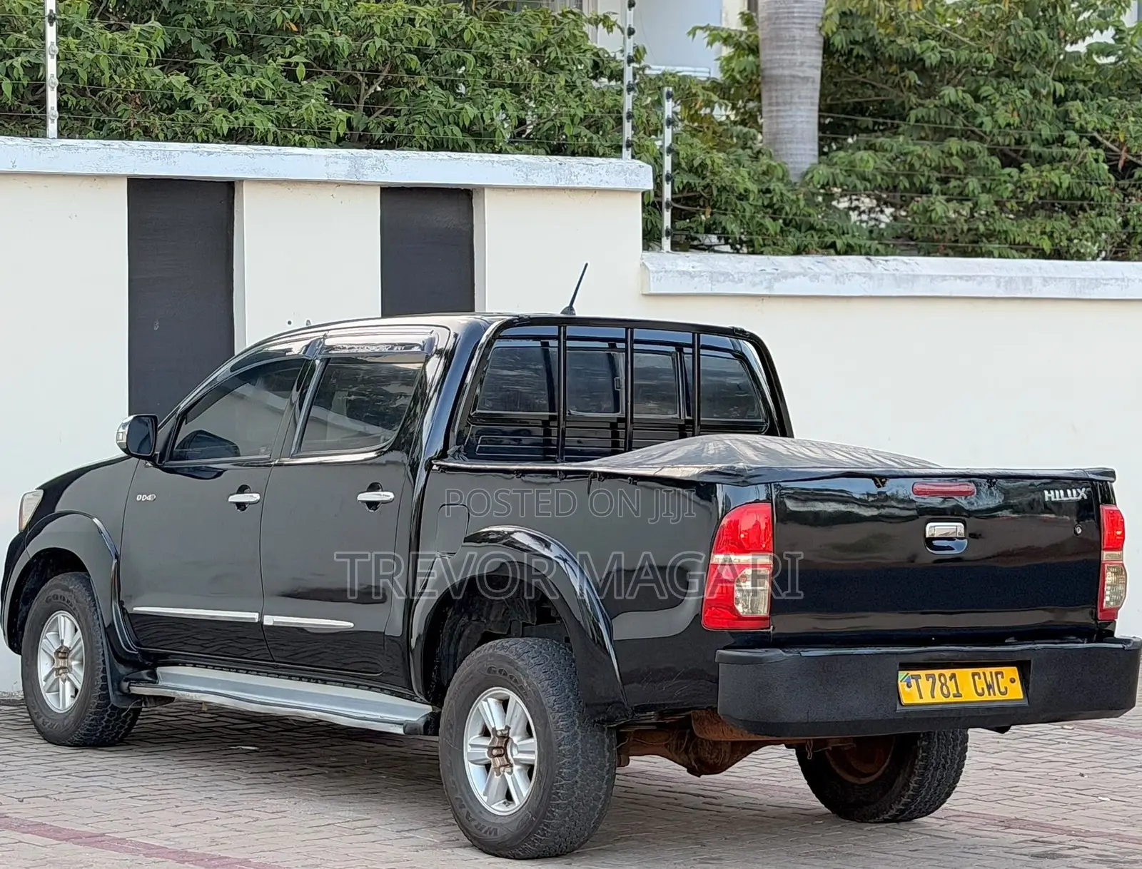 Toyota Hilux 2013 Black