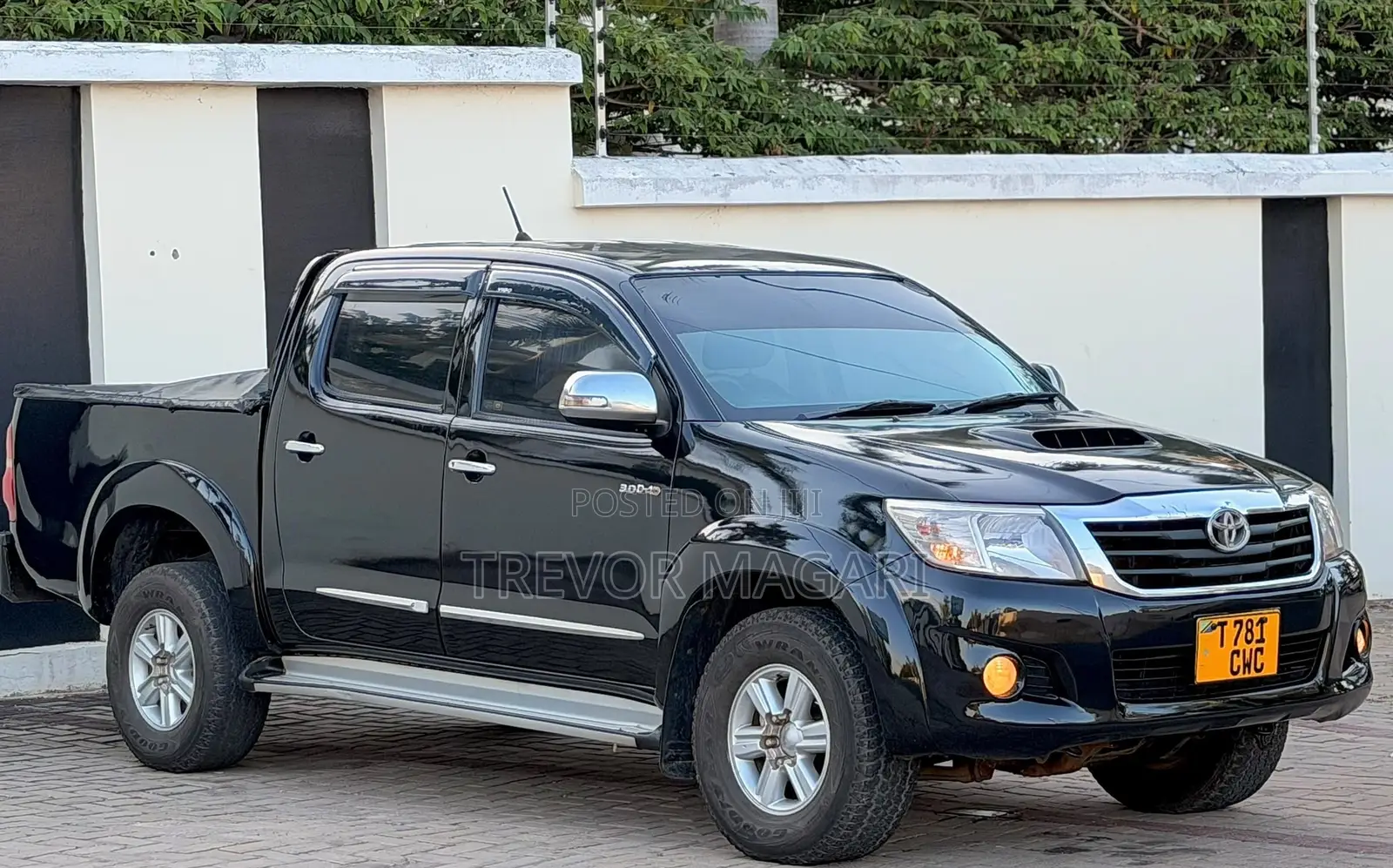 Toyota Hilux 2013 Black