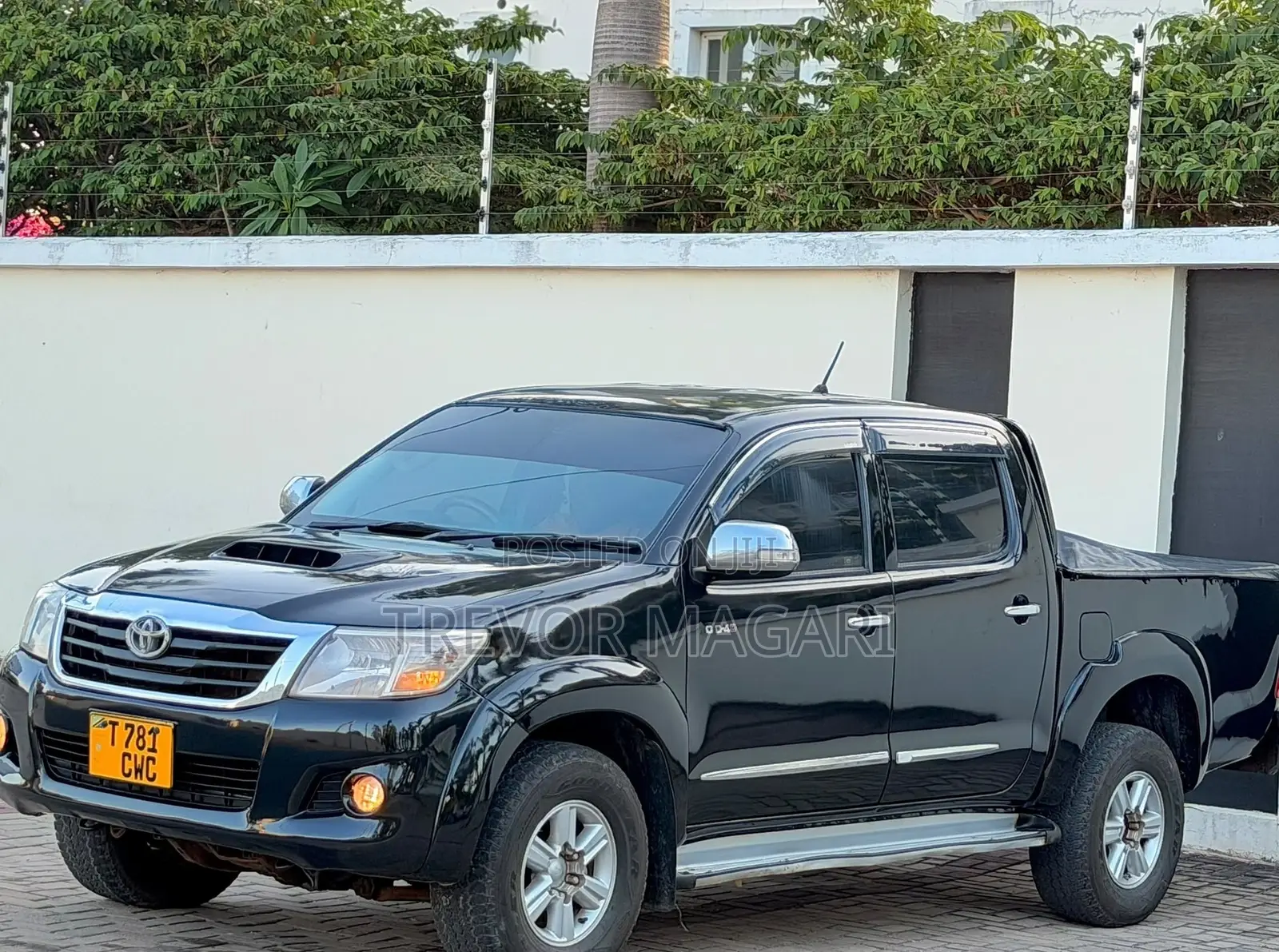 Toyota Hilux 2013 Black