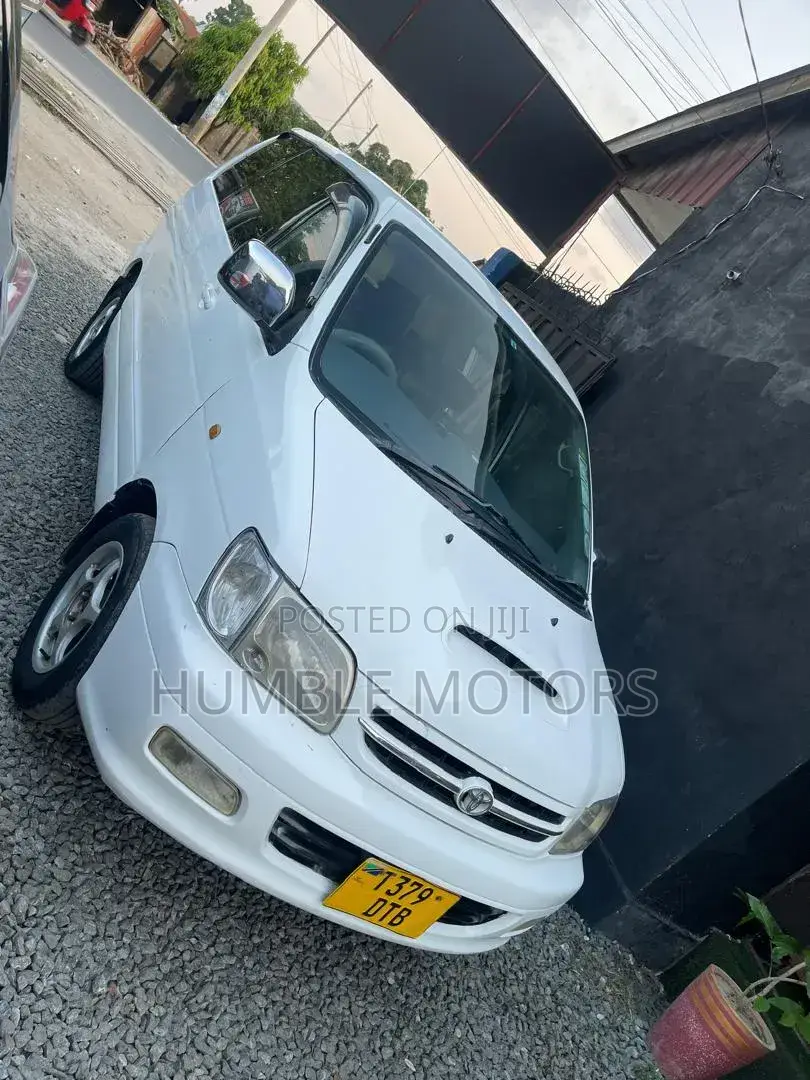 Toyota Noah 2002 White