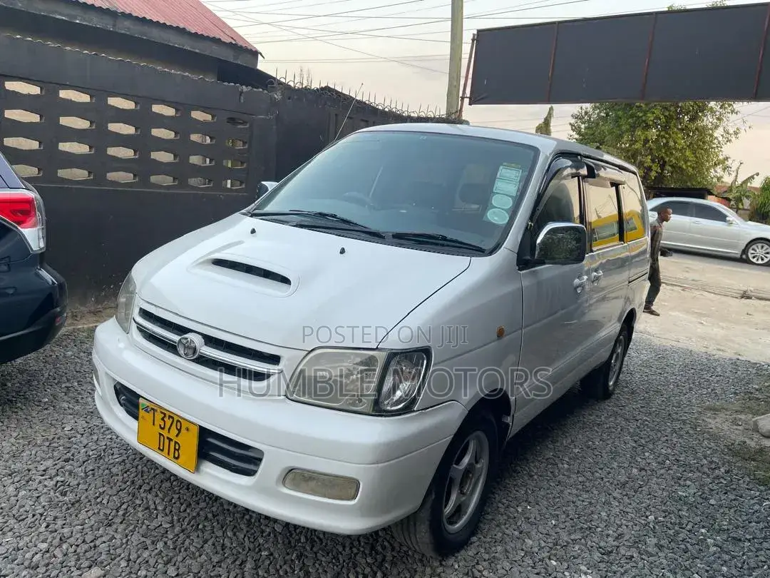 Toyota Noah 2002 White