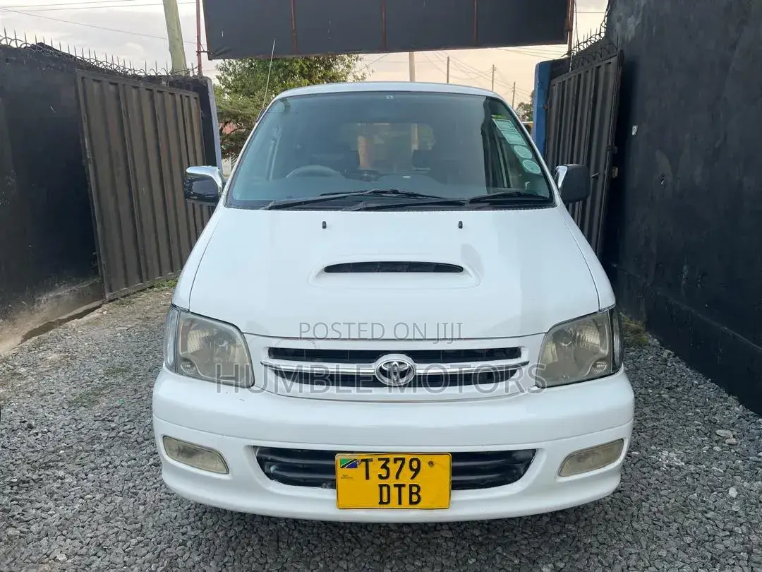 Toyota Noah 2002 White