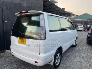 Toyota Noah 2002 White