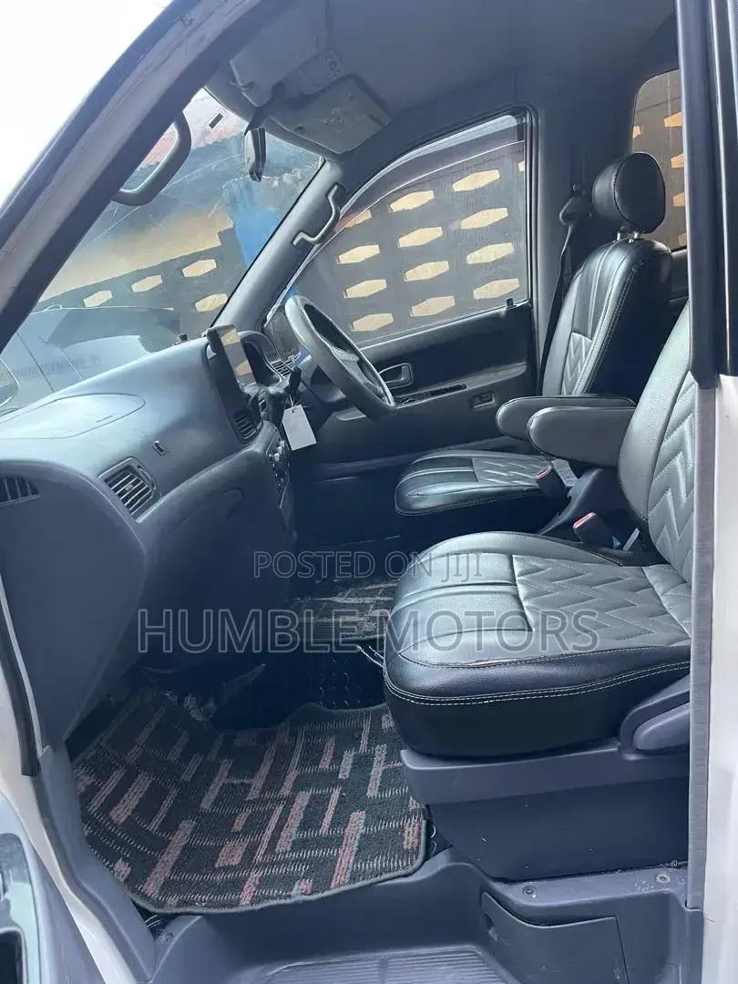 Toyota Noah 2002 White