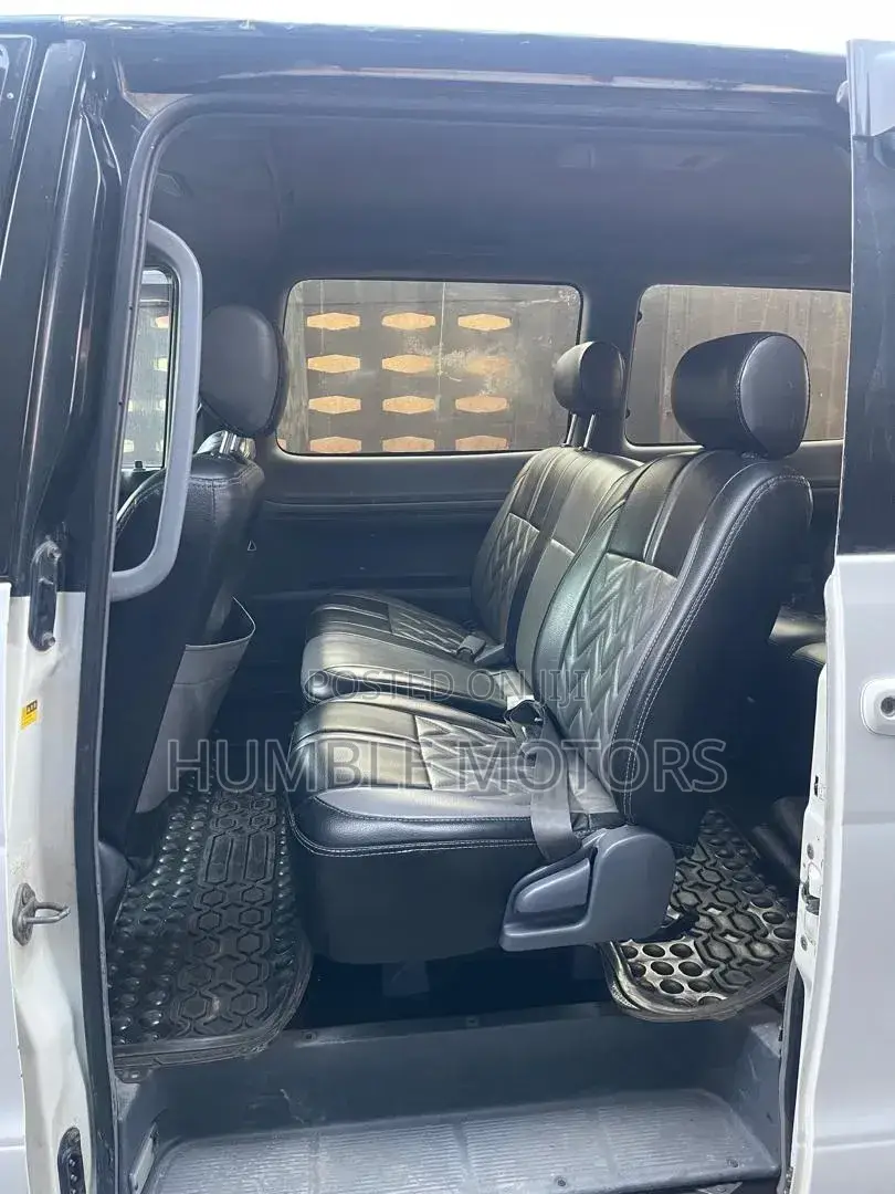 Toyota Noah 2002 White