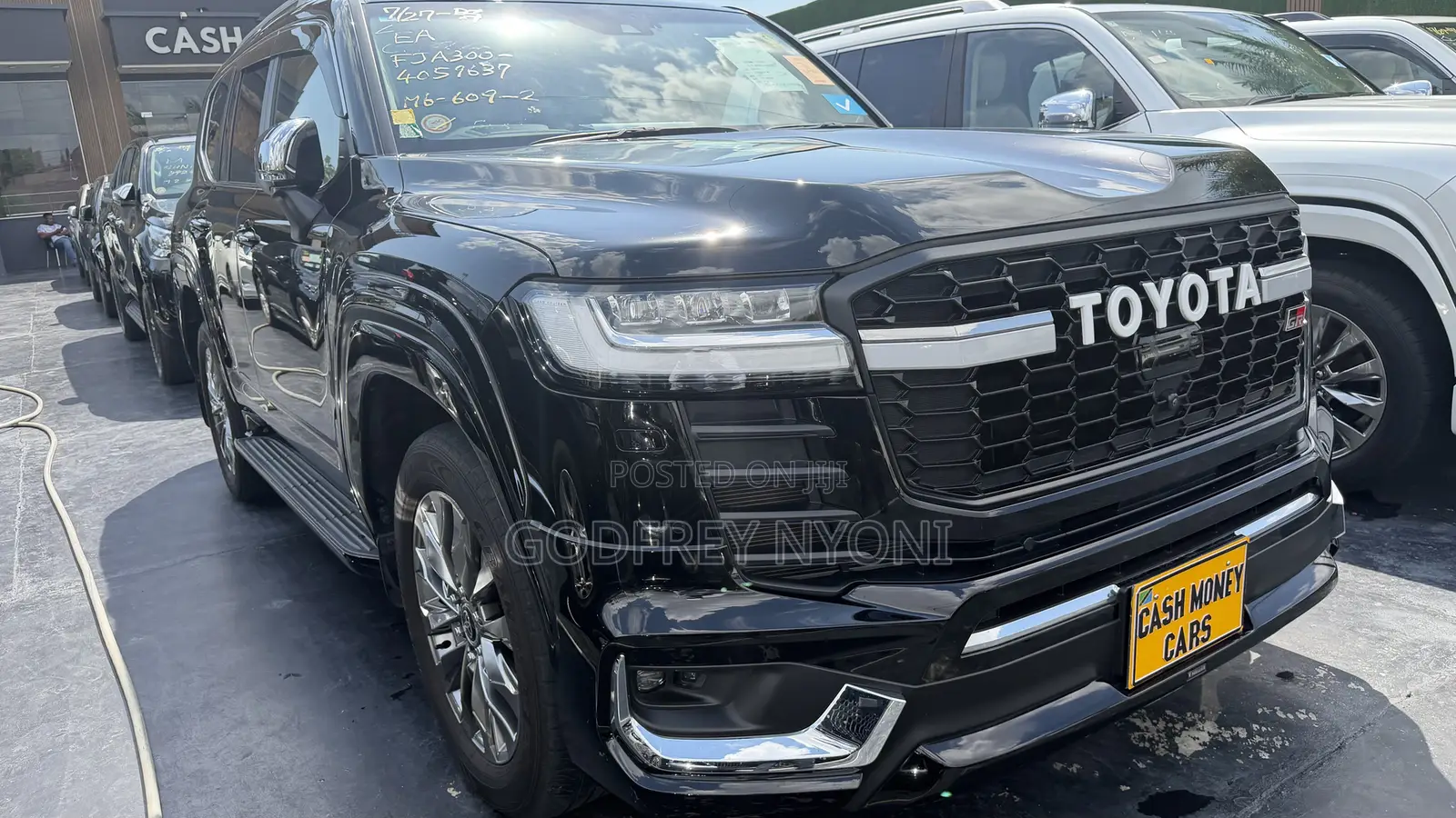 Toyota Land Cruiser LC300 2025 Black