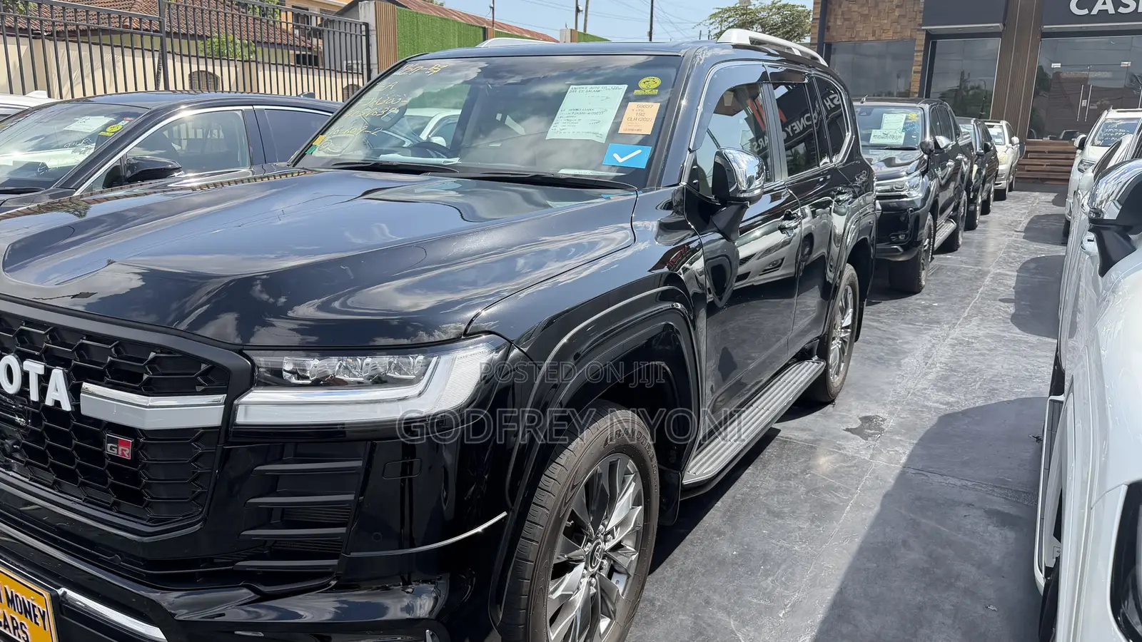 Toyota Land Cruiser LC300 2025 Black