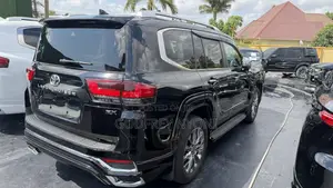 Toyota Land Cruiser LC300 2025 Black