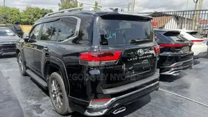 Toyota Land Cruiser LC300 2025 Black