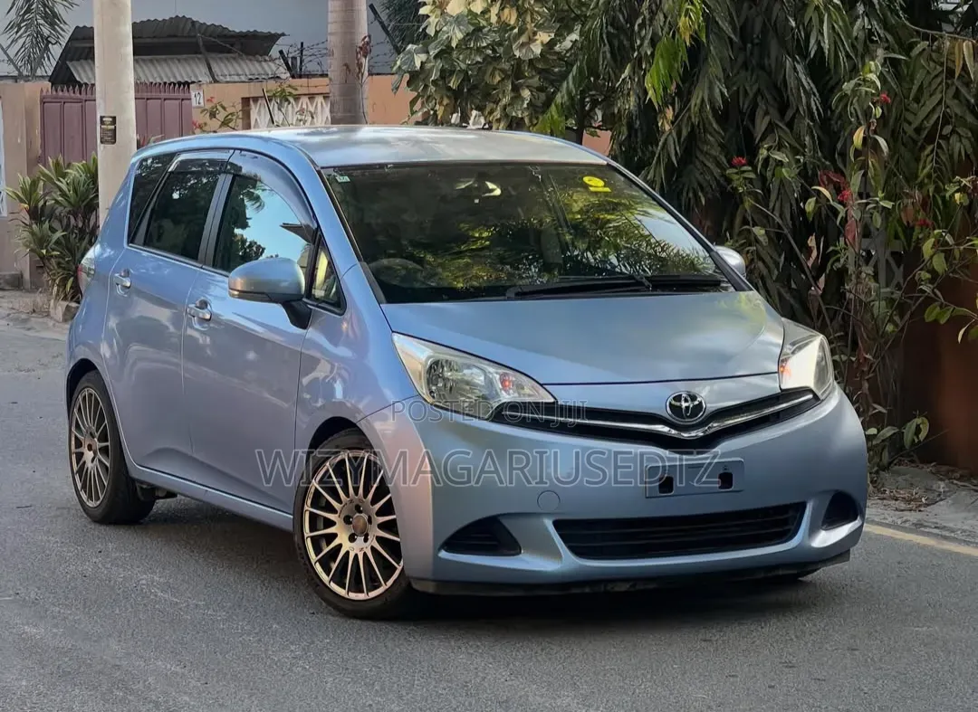 Toyota Ractis 2010 Silver