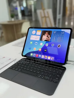 Apple Magic Keyboard iPad Pro M4/M5 11” Black / White