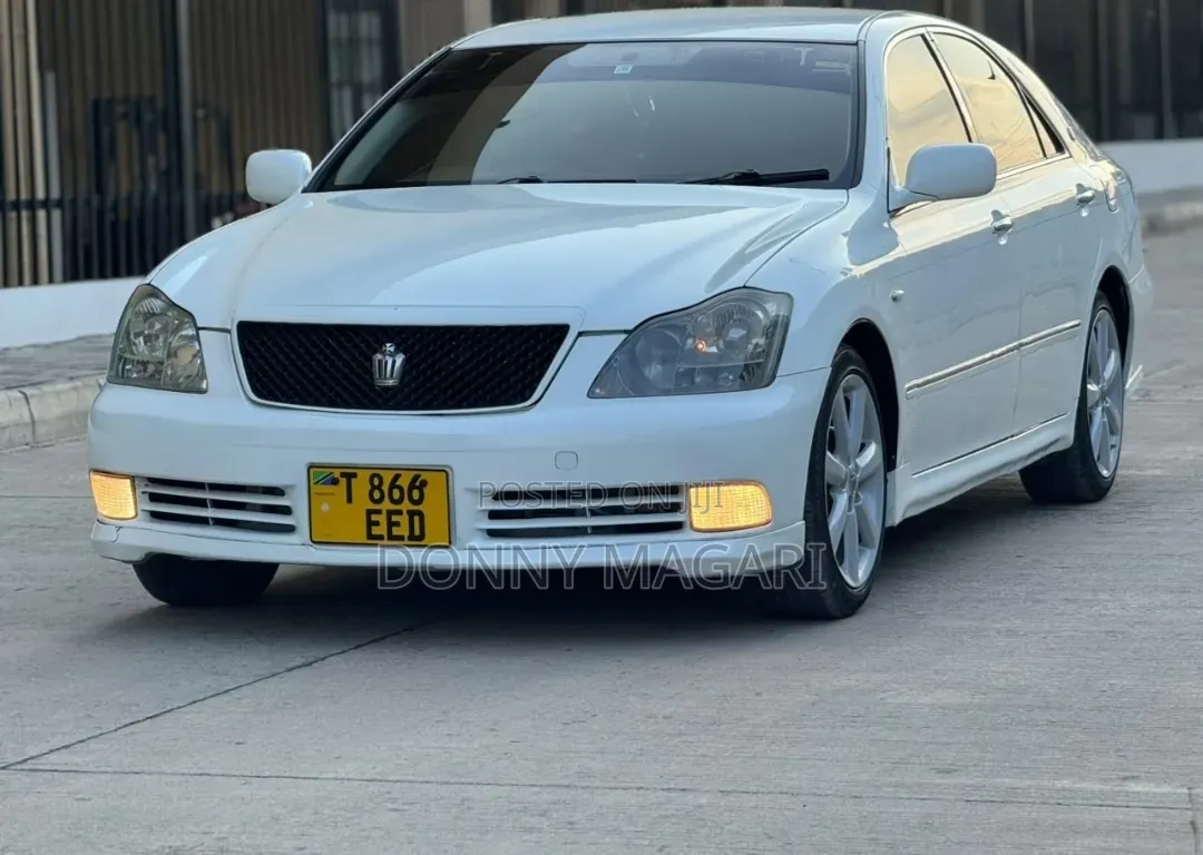 Toyota Crown 2006 White