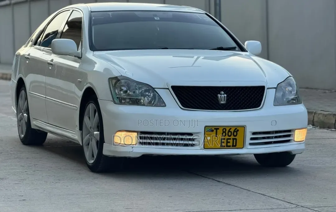 Toyota Crown 2006 White
