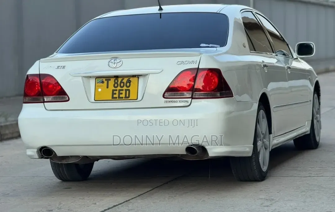 Toyota Crown 2006 White