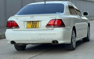 Toyota Crown 2006 White
