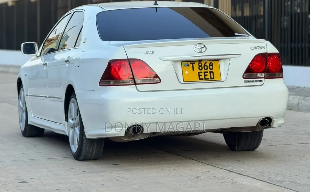 Toyota Crown 2006 White