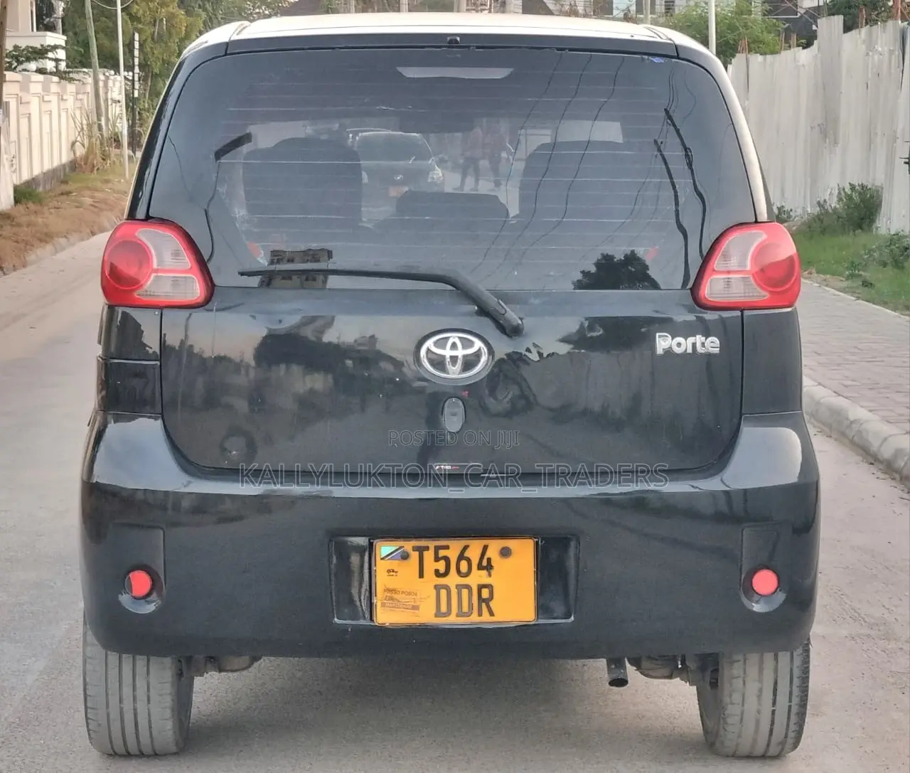 Toyota Porte 2004 Black