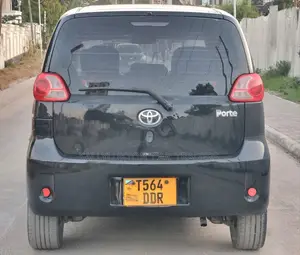 Toyota Porte 2004 Black